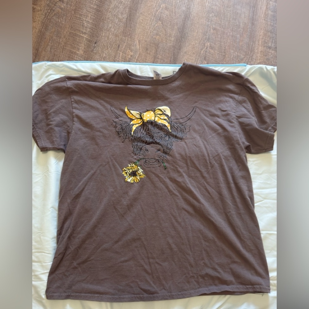 Yellow and Brown Short Sleeve Tee with Graphic Design